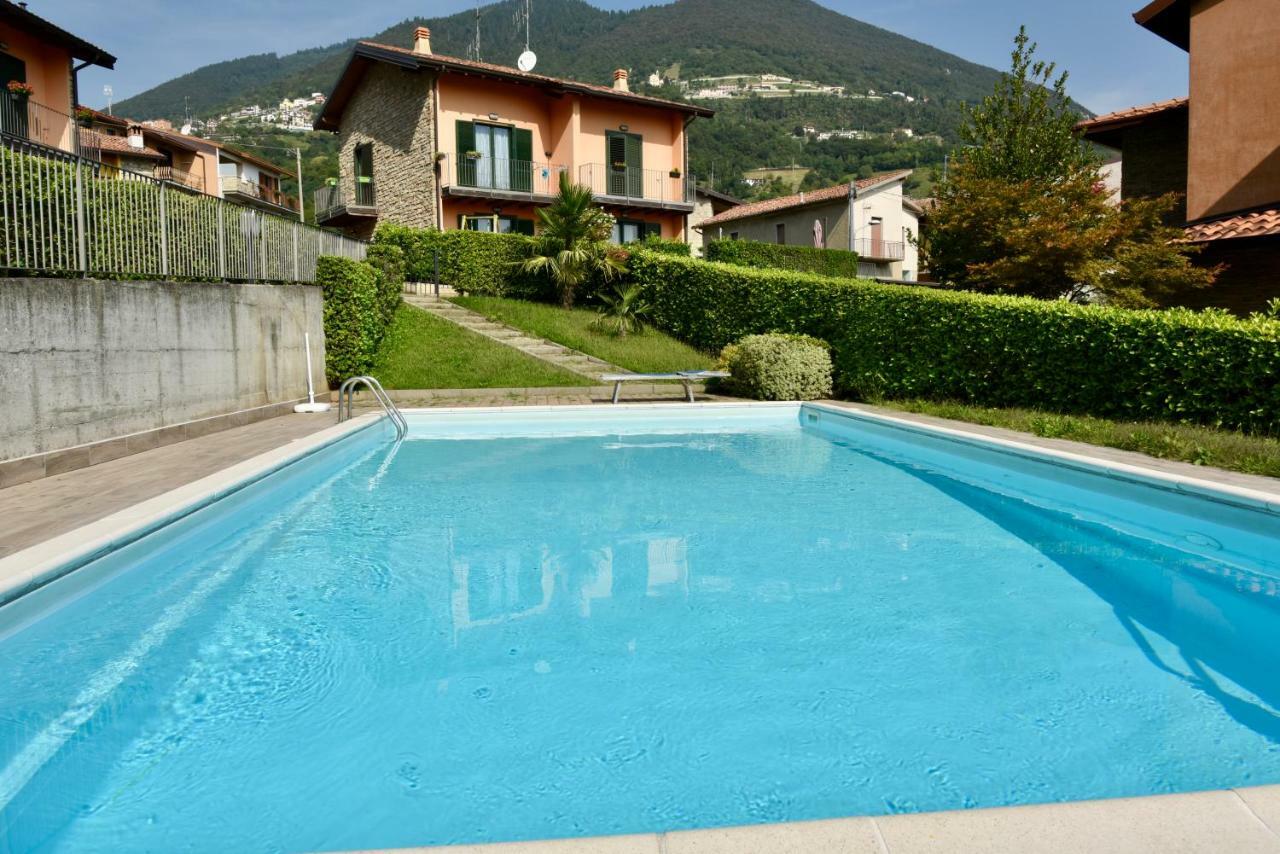 Holiday Apartment Albachiara Tavernola Bergamasca Bagian luar foto
