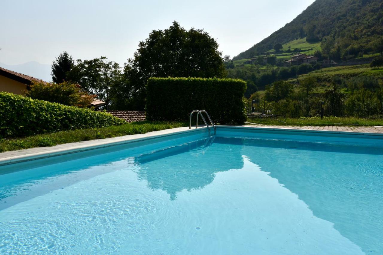 Holiday Apartment Albachiara Tavernola Bergamasca Bagian luar foto
