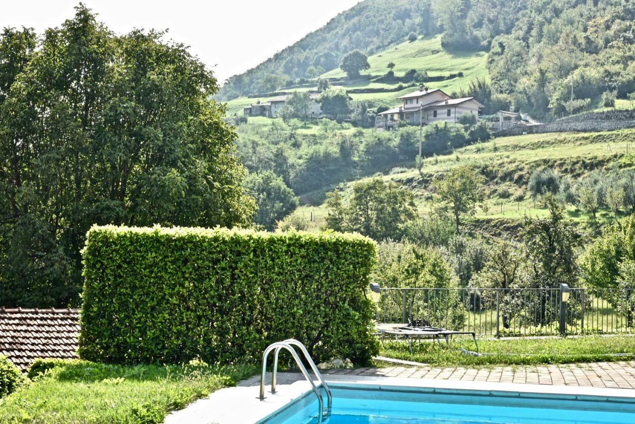 Holiday Apartment Albachiara Tavernola Bergamasca Bagian luar foto