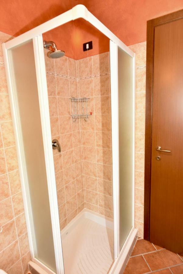 Holiday Apartment Albachiara Tavernola Bergamasca Bagian luar foto