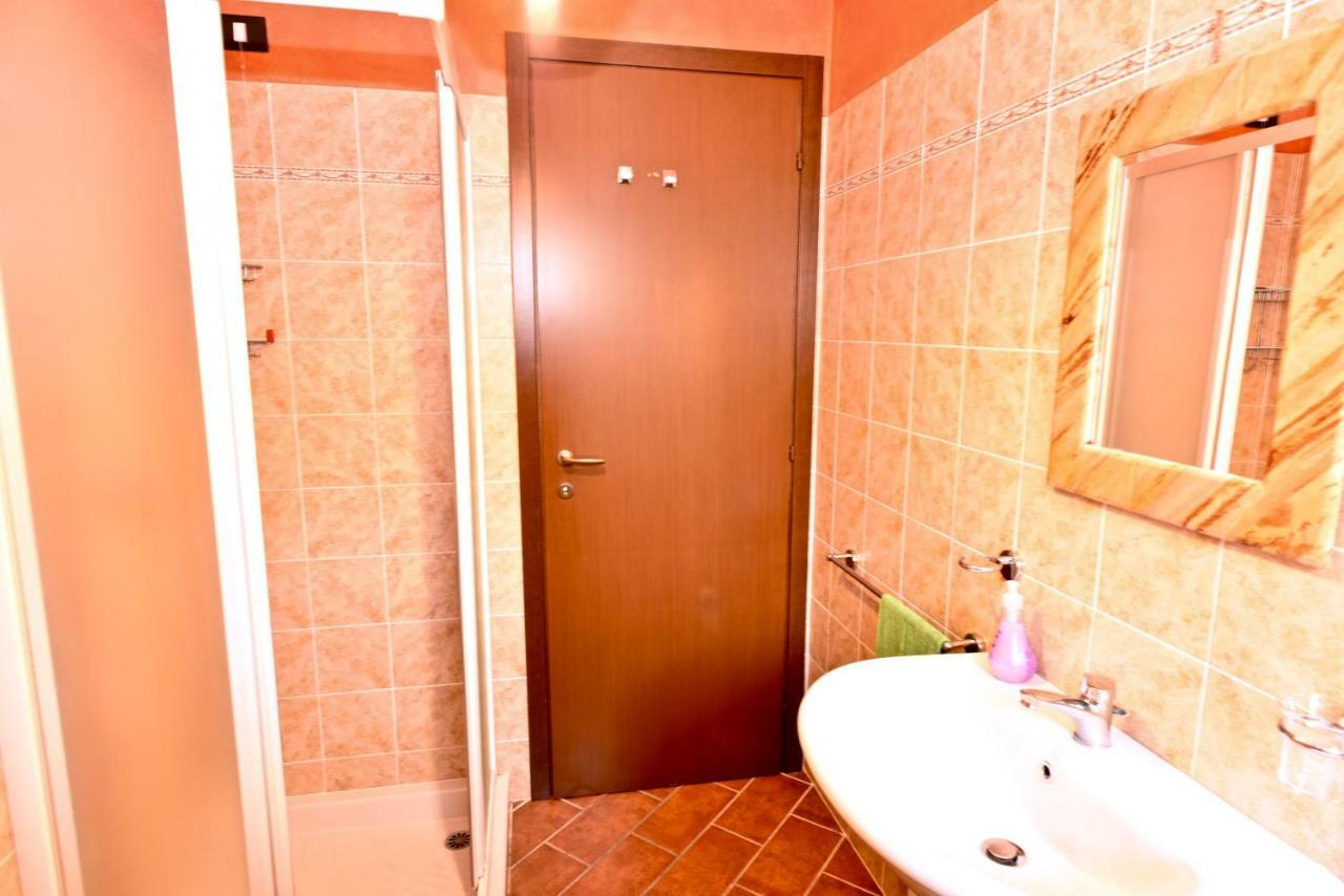 Holiday Apartment Albachiara Tavernola Bergamasca Bagian luar foto