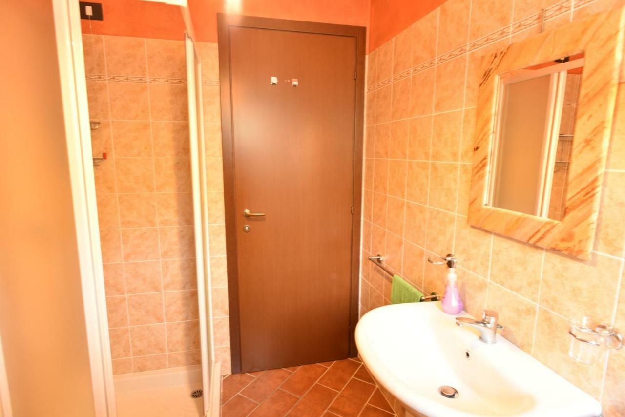 Holiday Apartment Albachiara Tavernola Bergamasca Bagian luar foto